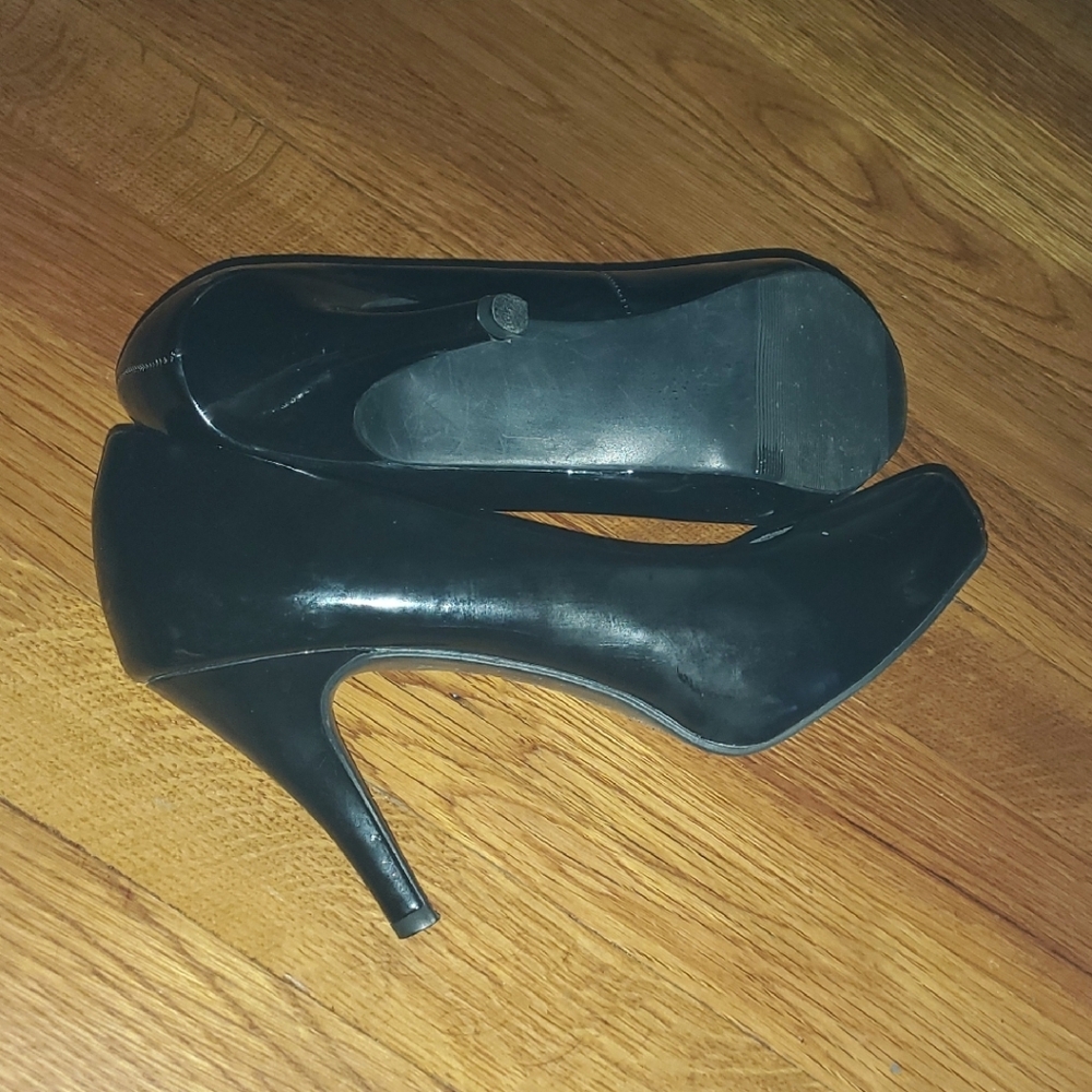 Sleek Black Women's Heels - Picture 10 of 12